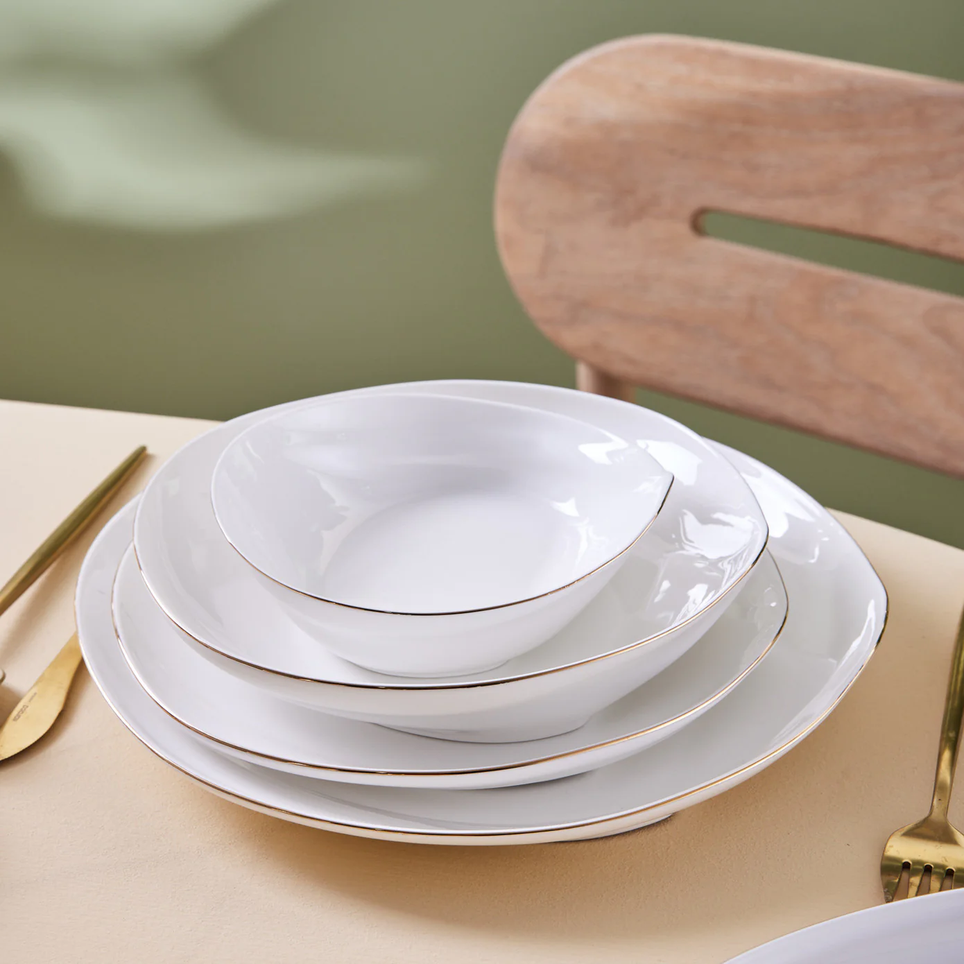 Karaca Red Carpet Collection Stream Bone Yakamoz 59-teiliges 12-Personen-Geschirrset Gold – Bild 2