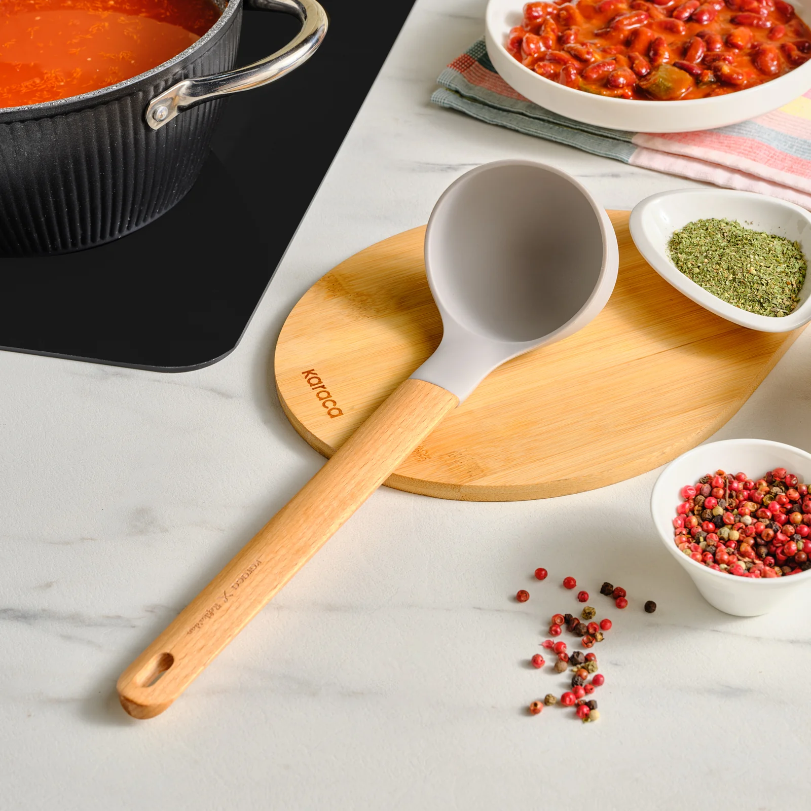 Karaca x Refika Gadgets Silikon-Kelle mit Holzgriff – Bild 5