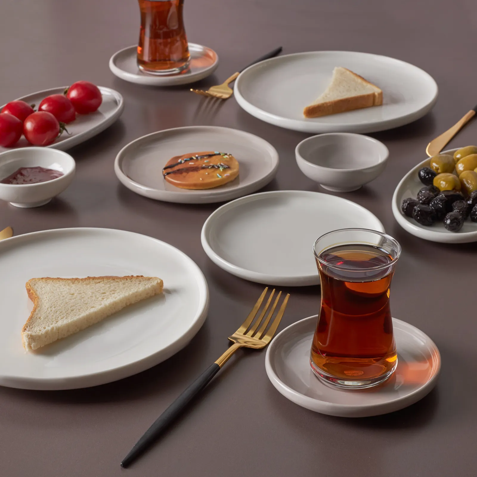 Karaca Cordelia für 6 Personen Frühstücksset und Servierschalen, 26 Teilig, Grau – Bild 3