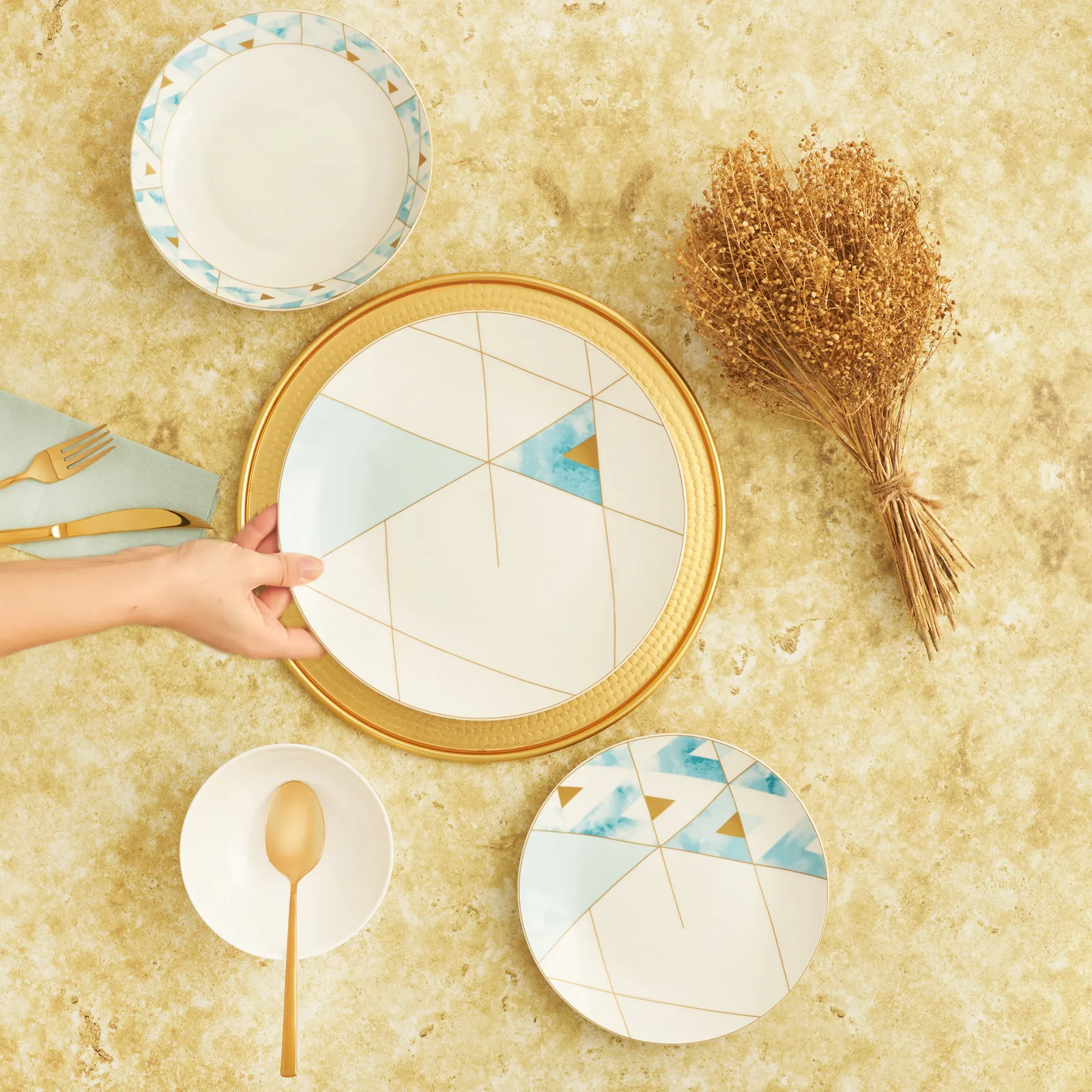 Karaca Aqua 24-teiliges Porzellan-Geschirrset für 6 Personen – Bild 3