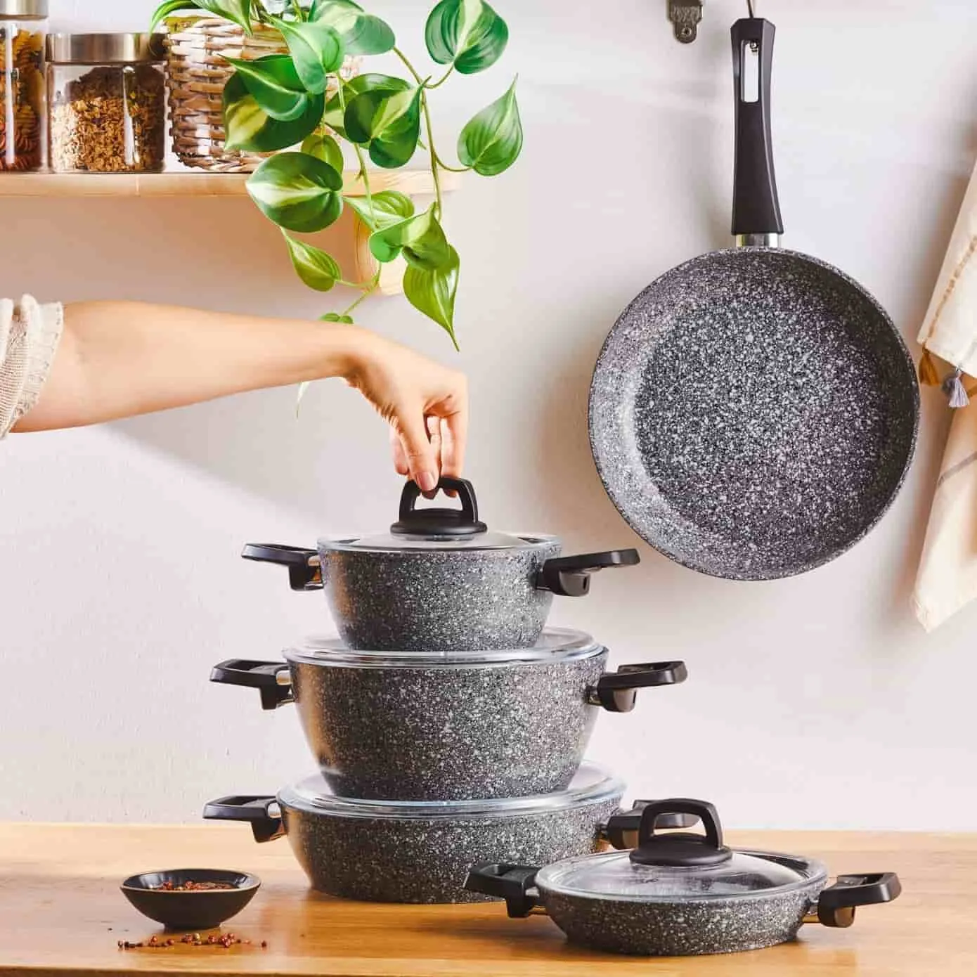 Karaca Biogranit Grey Stone 9-teiliges Kochgeschirr-Set – Bild 4