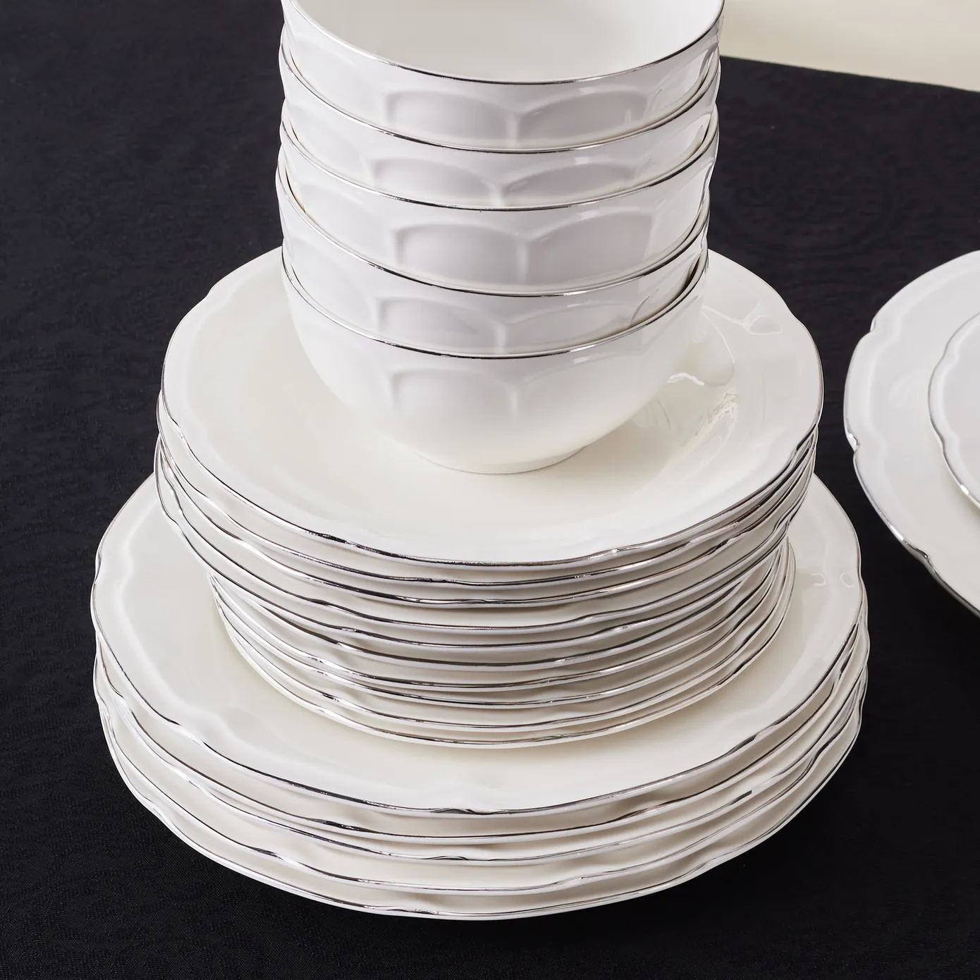 Karaca Tobias Platinum 12 Personen Geschirrset, 56 Teilig – Bild 7