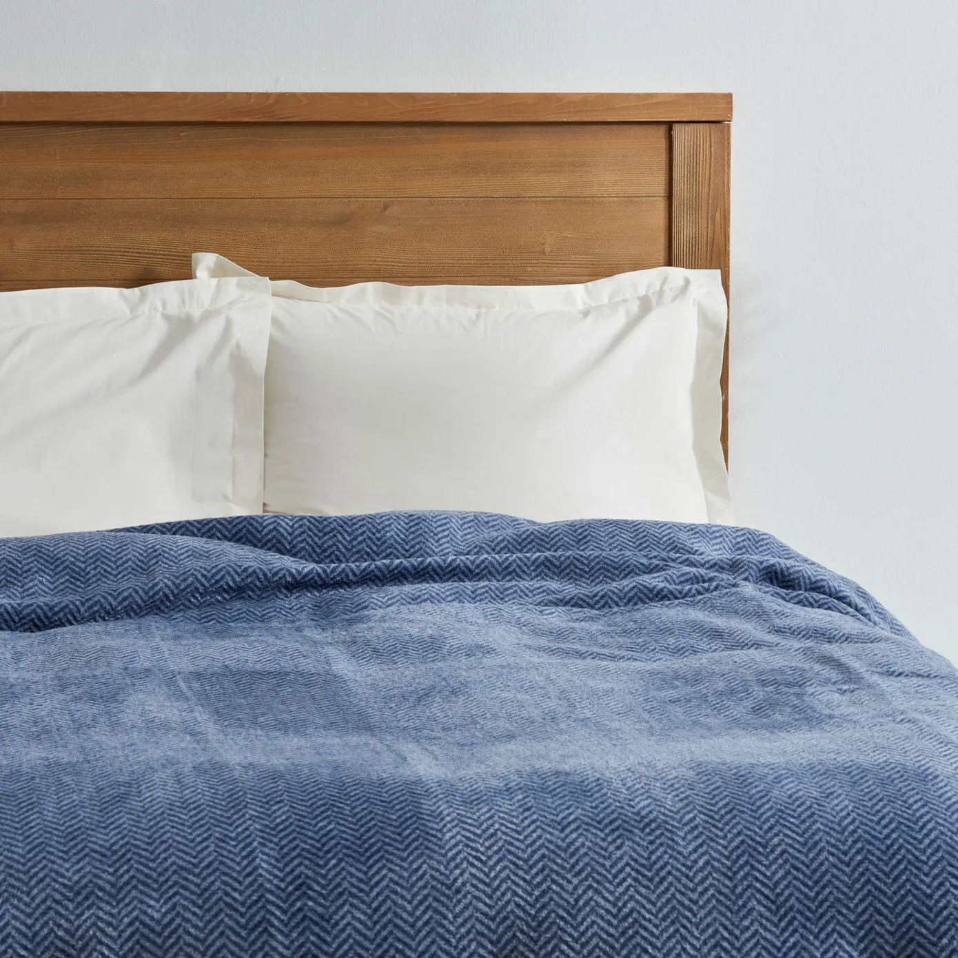 Karaca Home Sandra Doppel Fischgrätmuster-Decke, Indigo – Bild 3