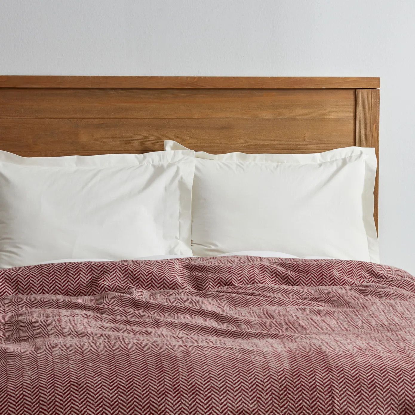 Karaca Home Sandra Doppel Fischgrätmuster-Decke, Rot – Bild 2