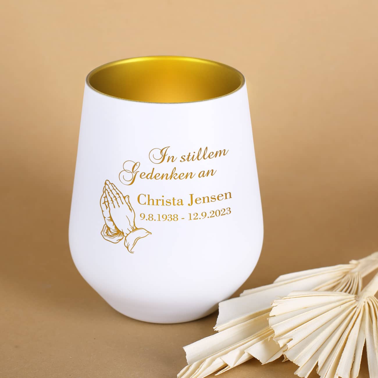 Trauerwindlicht - In stillem Gedenken an - mit betenden Händen und Name – Bild 3