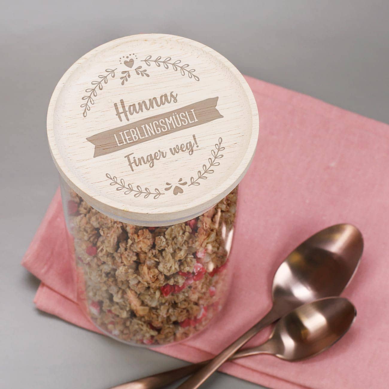 Vorratsdose aus Glas in zwei Größen mit graviertem Holzdeckel – Bild 2