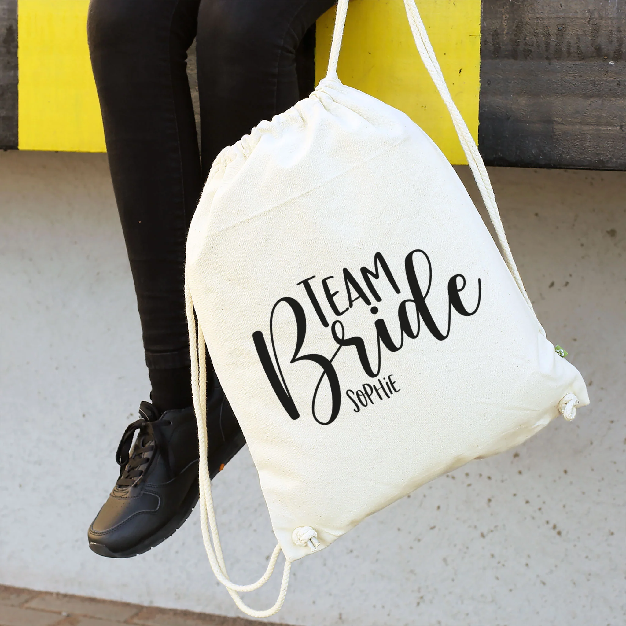 JGA Baumwoll-Rucksack mit Wunschname | Team Bride | Schwarz & Natur – Bild 4