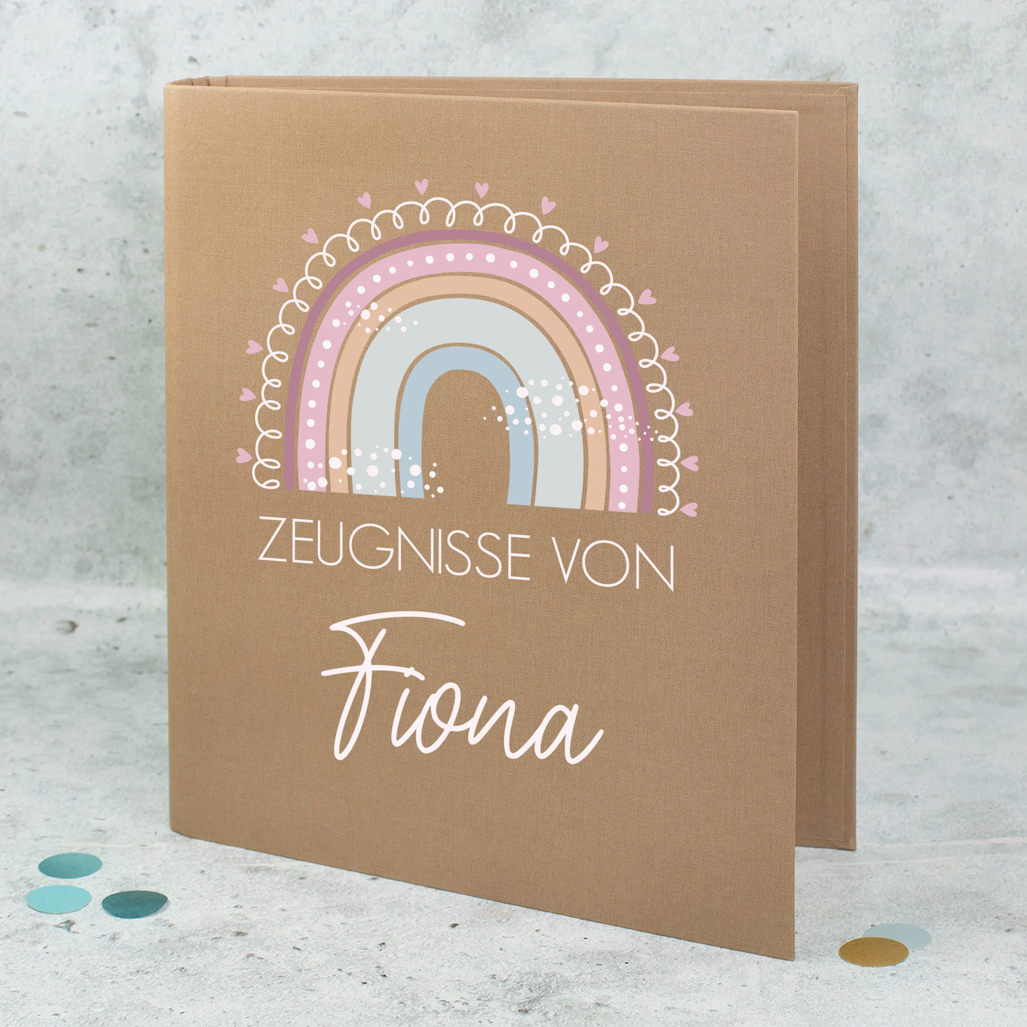 Personalisierte Zeugnismappe aus Leinen mit Name und Regenbogenmotiv | Farbauswahl – Bild 2